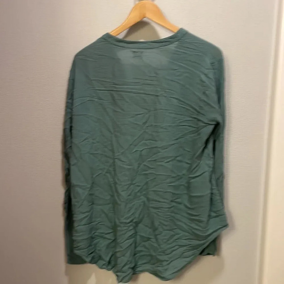 O’NEIL woman’s light green button up light weight top - Picture 6 of 9